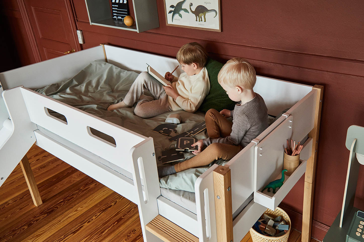 Mid-high bed w. slide