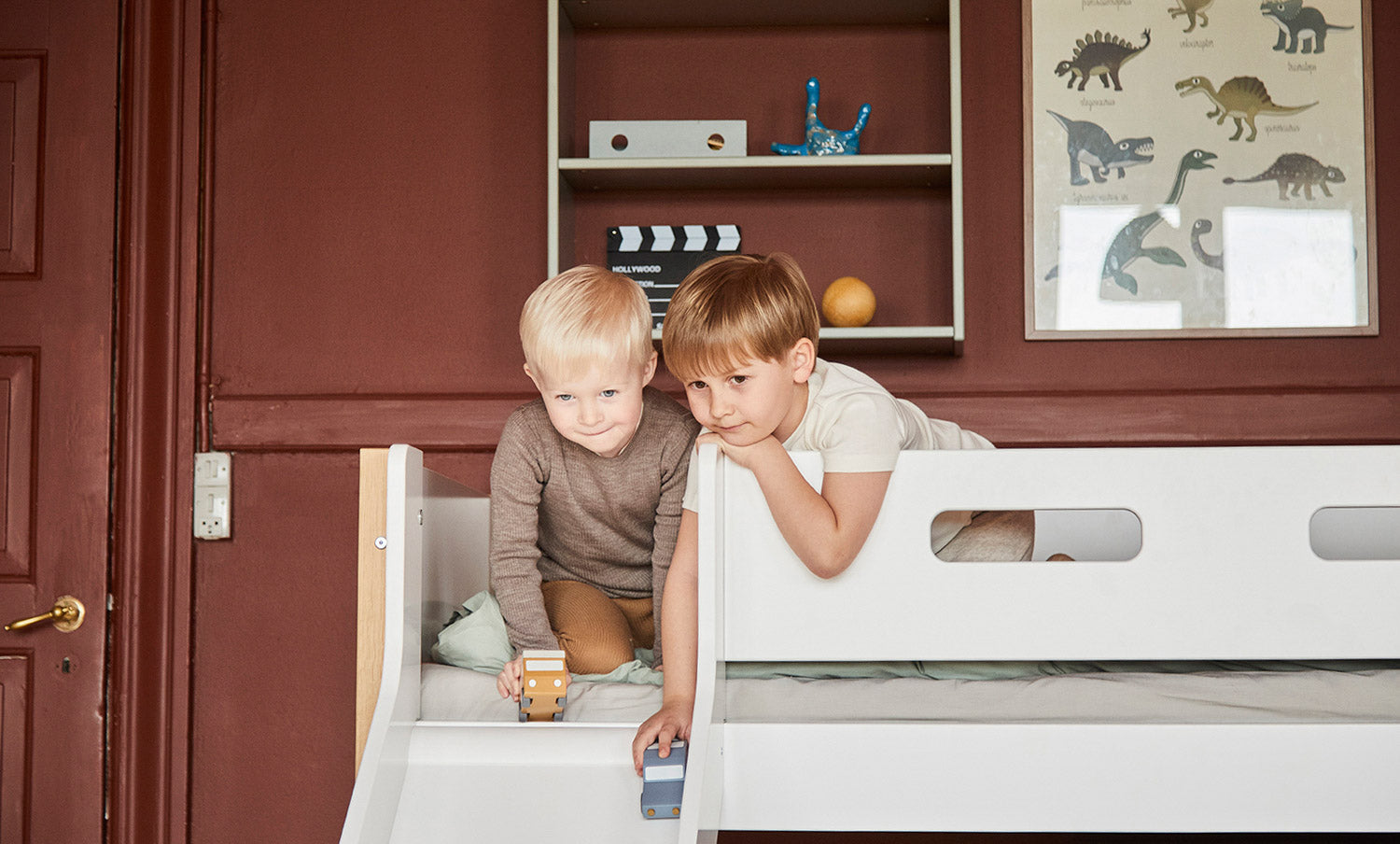 Mid-high bed w. slide