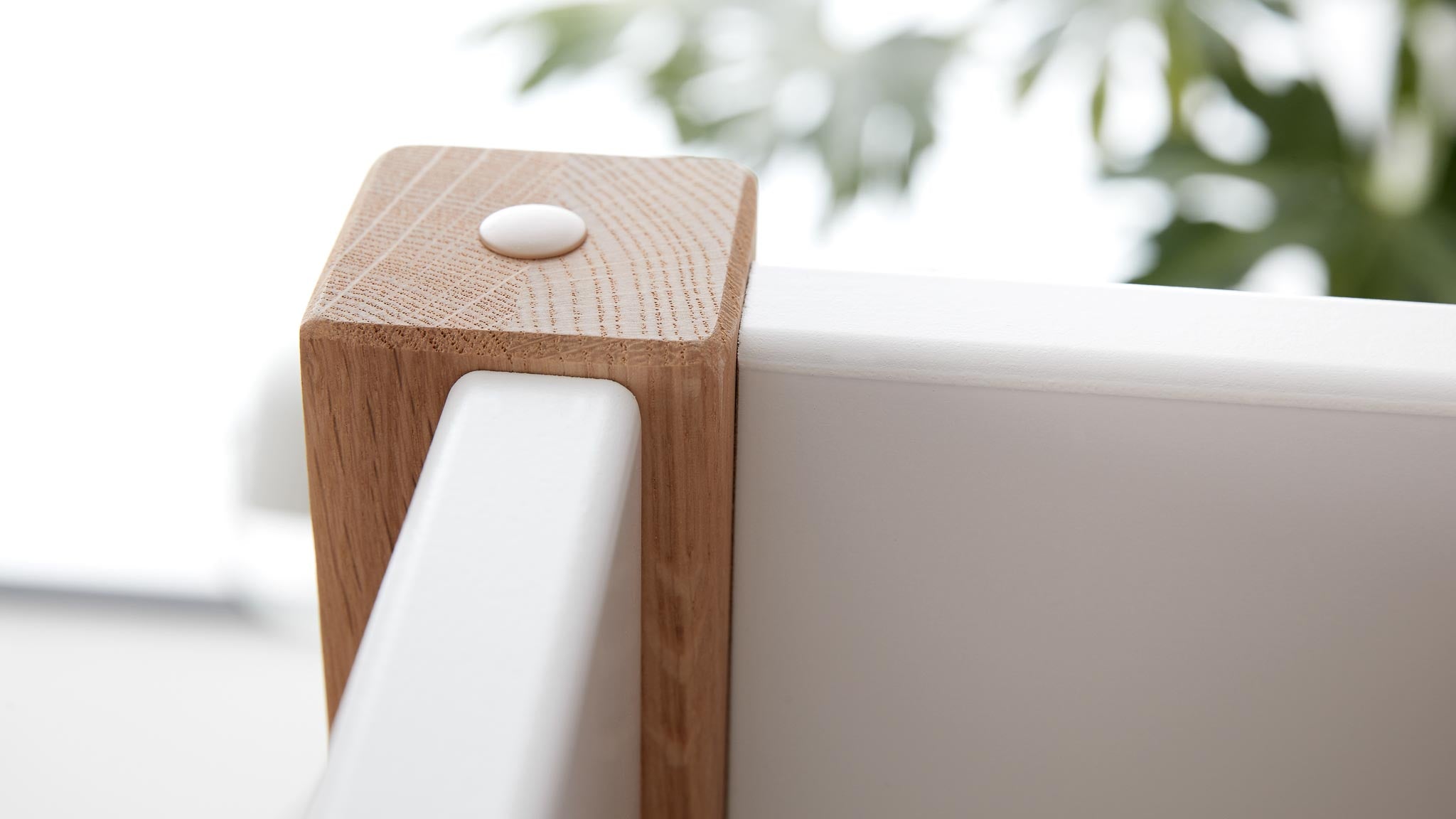 Semi-high bed w. straight ladder