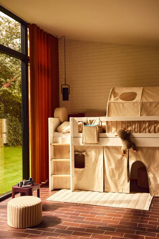 Mid-high bed w. straight ladder