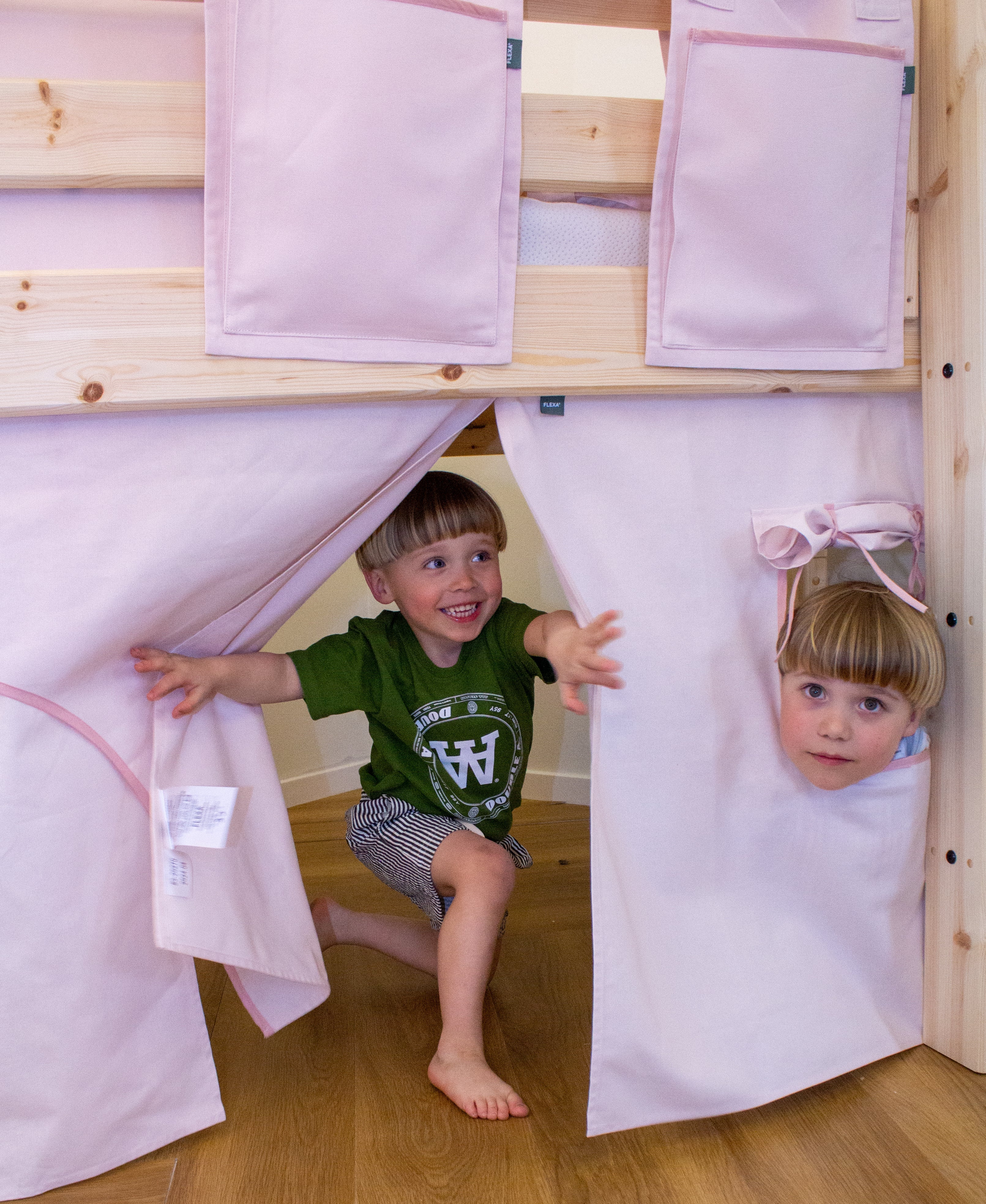 DAWN Play Curtain for Beds