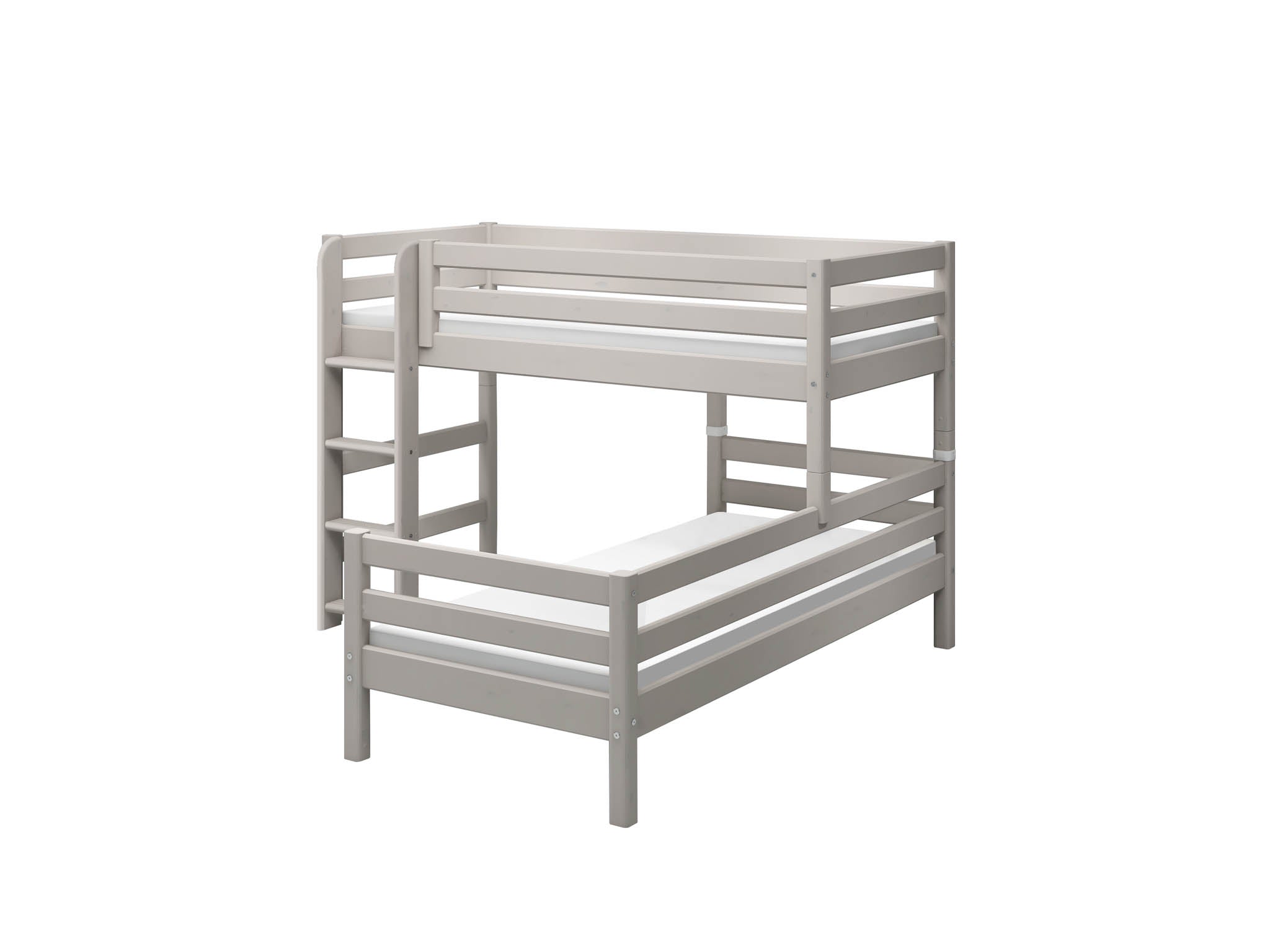 Semi-high bed w. straight ladder