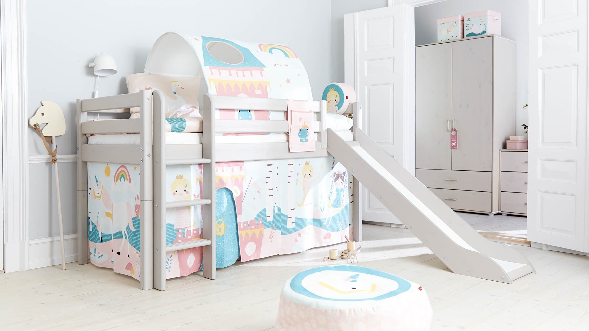 Mid-high bed w. straight ladder and slide