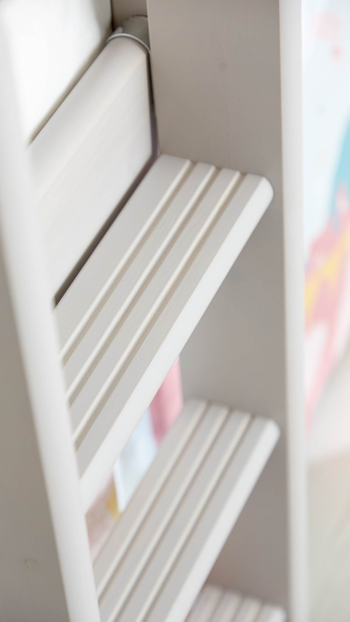 Mid-high bed w. straight ladder and slide