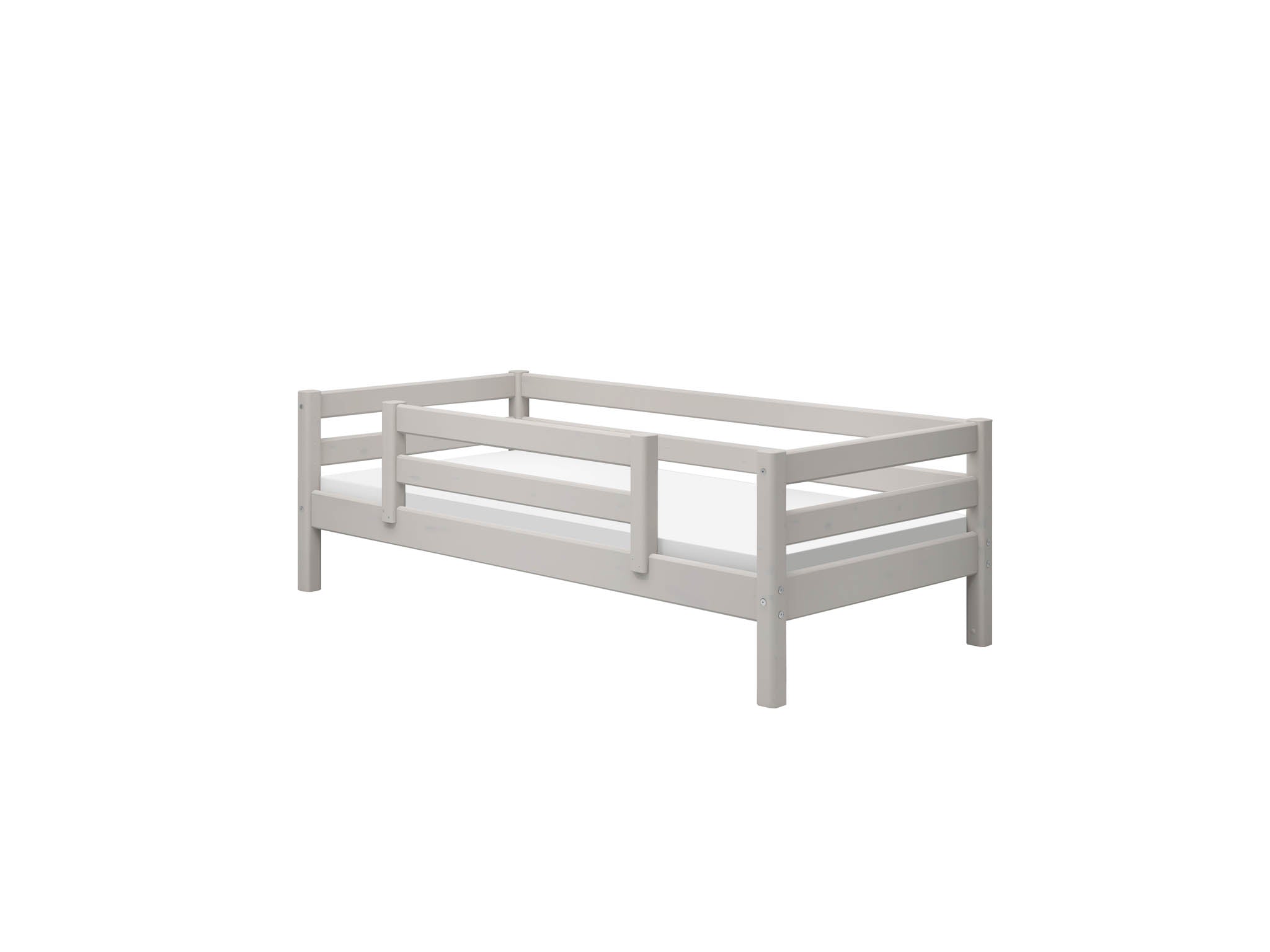 Single bed w. centered safety rail