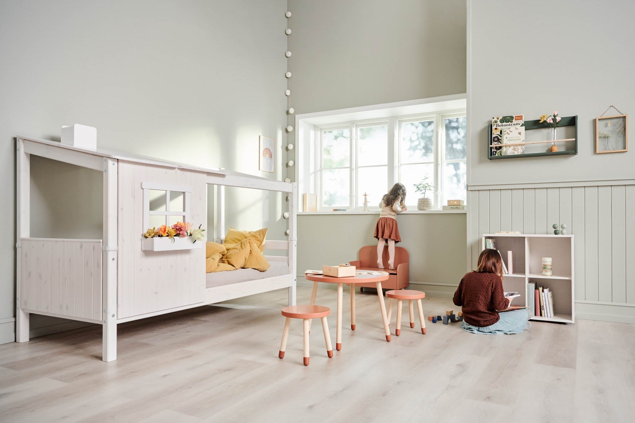 Single bed w. 1/2 Classic House