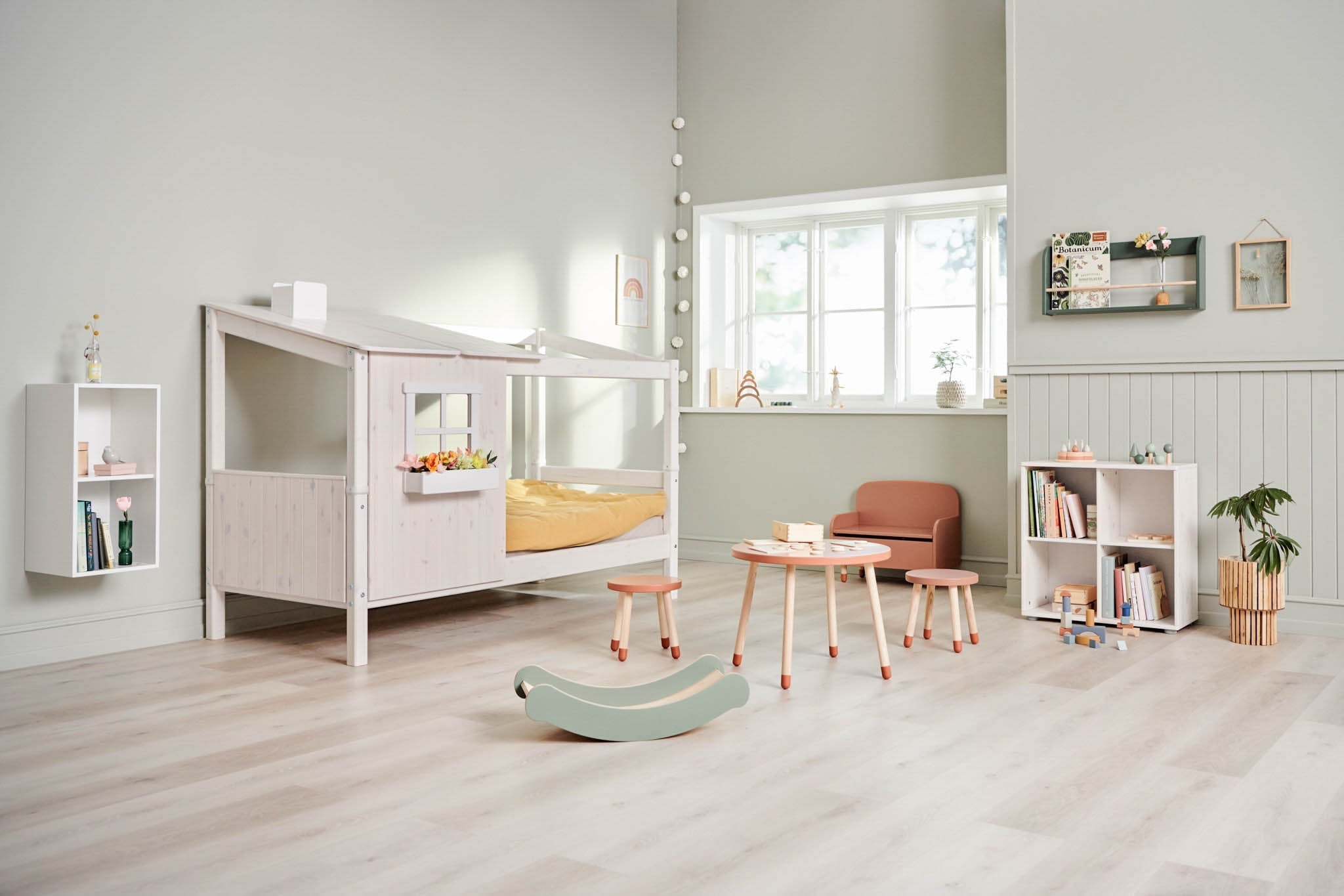 Single bed w. 1/2 Classic House