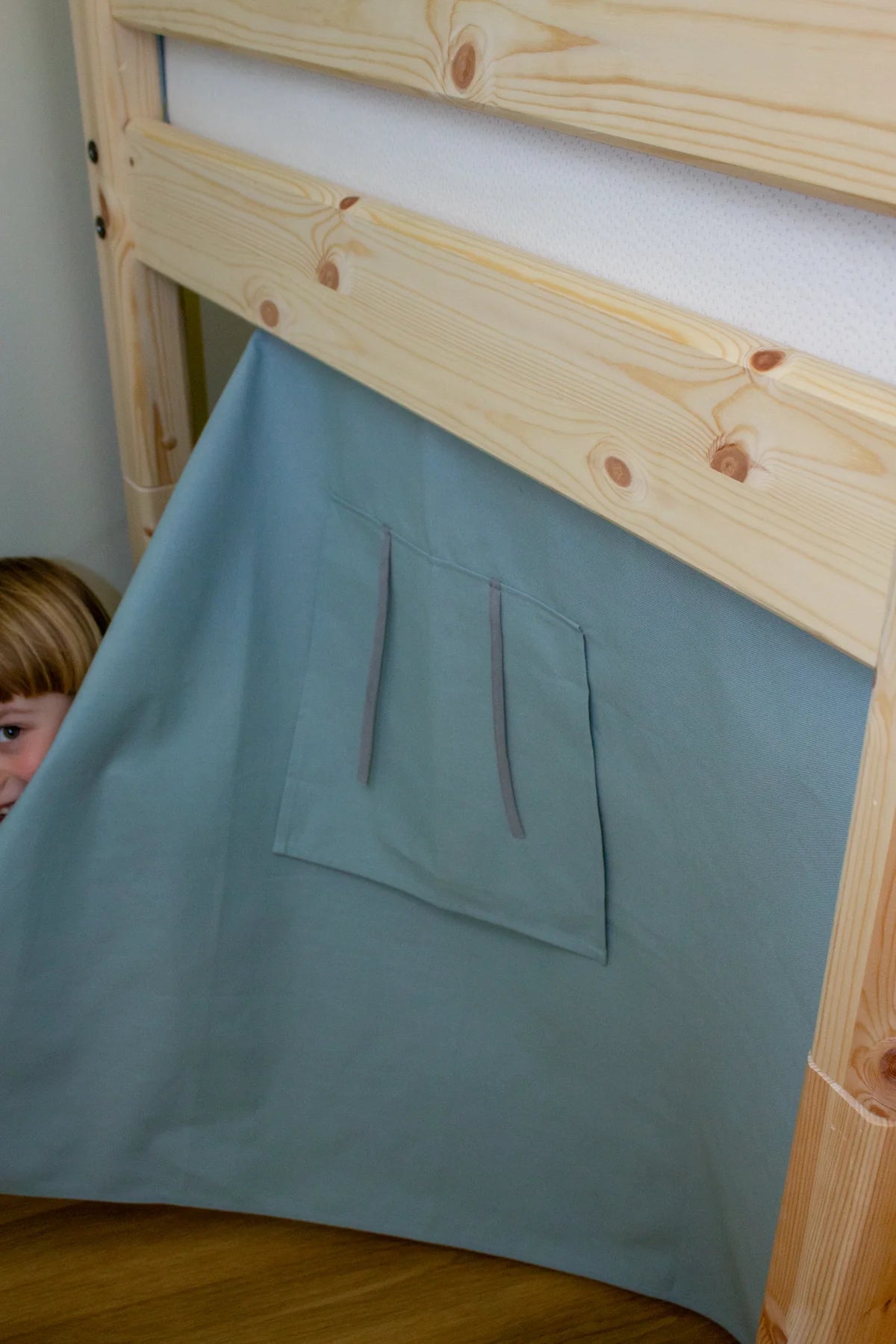 DAWN Play Curtain for Beds
