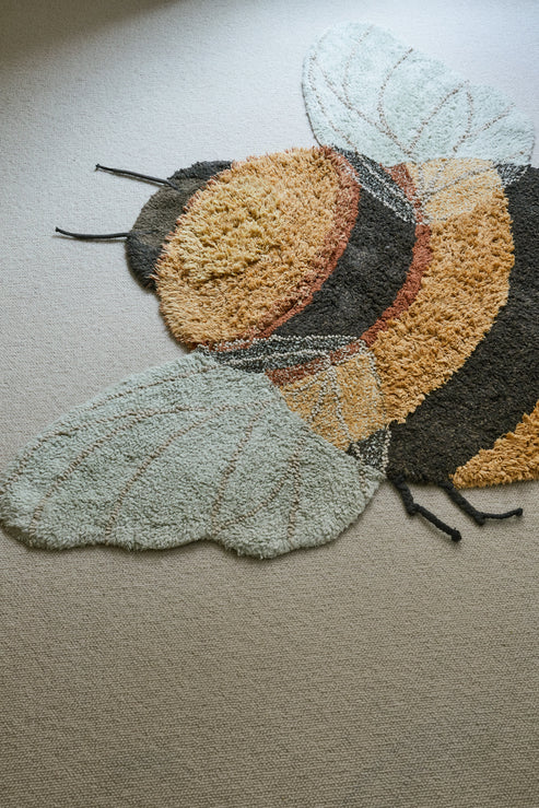 Washable rug Bee